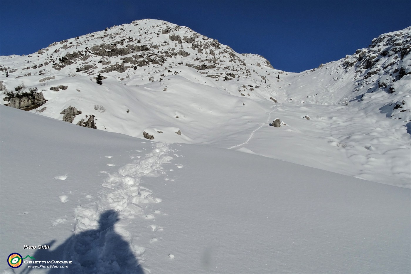 36 Avanti in alto il Passo 'La forca'.JPG